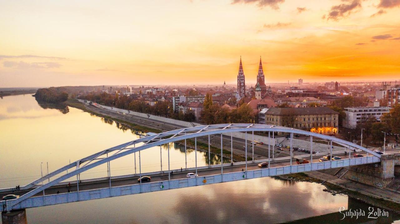 Aquarius Vendégház Szeged Esterno foto